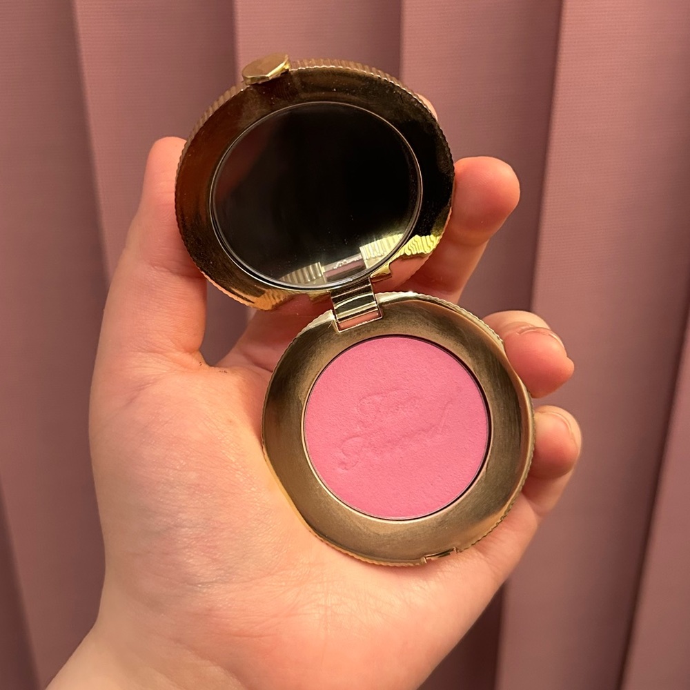Too faced cloud blush blurring - Candy Clouds pink